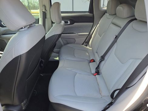 Used 2022 Jeep Compass Latitude w/ Sun and Sound Group image 19