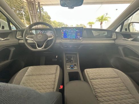 Used 2025 Volkswagen Tiguan S image 10