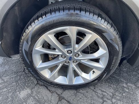 Used 2023 Ford Explorer Platinum w/ Technology Package image 18