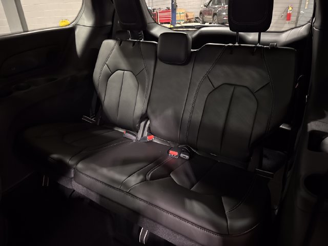New 2027 Chrysler Pacifica Select w/ Family Tech Group AWD/4WD image 26