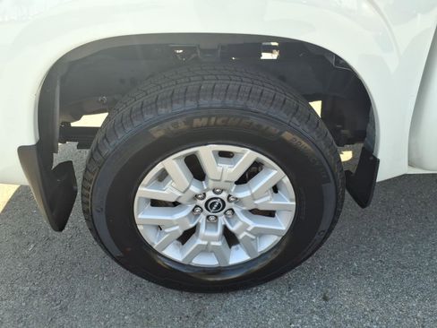 Used 2022 Nissan Frontier SV image 4