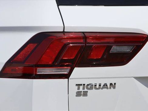 Used 2021 Volkswagen Tiguan SE R-Line FWD image 11