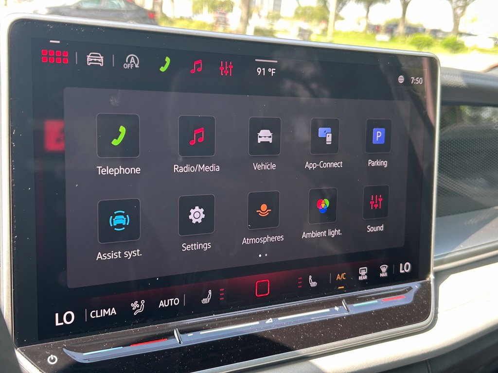 New 2026 Volkswagen Tiguan SE R-Line FWD image 15
