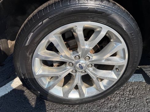 Used 2019 Ford Expedition Limited w/ Equipment Group 302A AWD/4WD image 49
