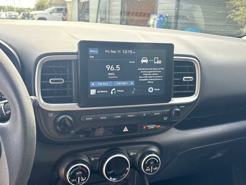 Used 2020 Hyundai Venue SEL FWD image 17