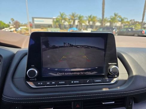 Used 2023 Nissan Rogue SV FWD image 9