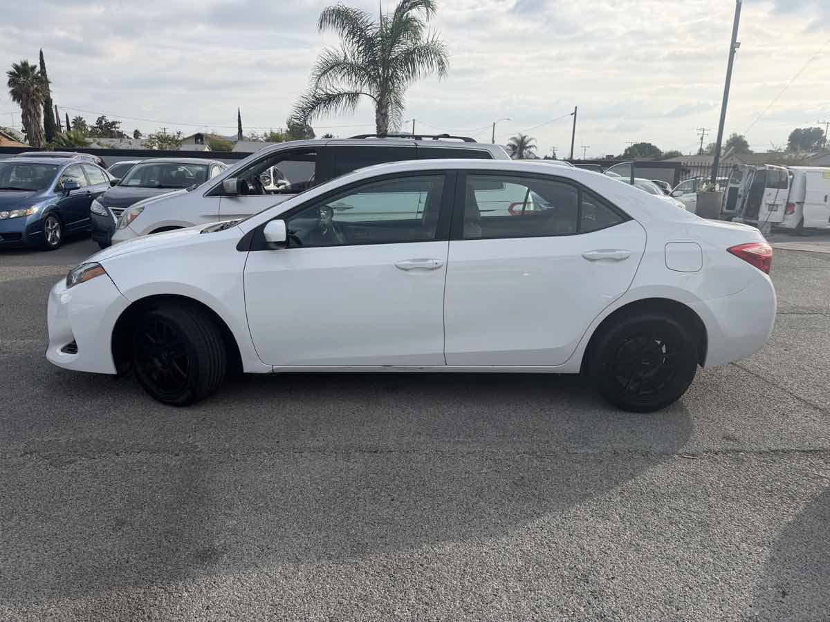 Used 2017 Toyota Corolla LE FWD image 2