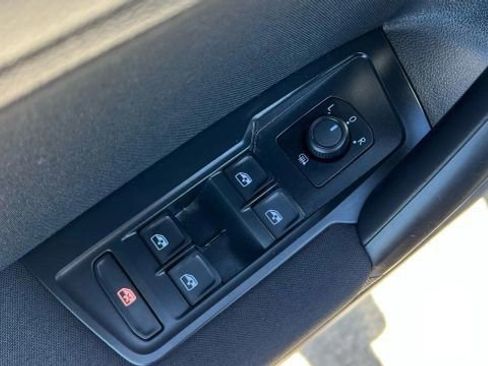 Used 2021 Volkswagen Tiguan S image 63