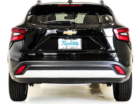 Used 2025 Chevrolet Trax LT FWD image 7