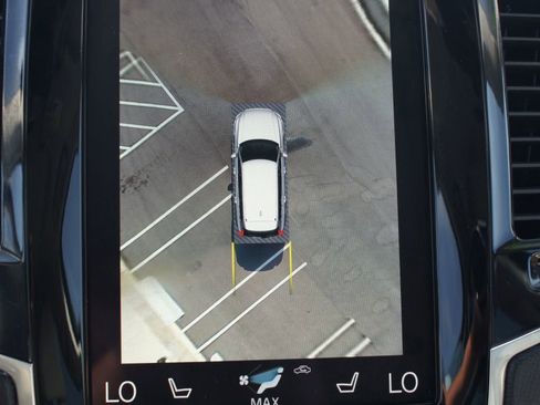 Used 2021 Volvo XC90 T6 Momentum w/ Advanced Package image 9