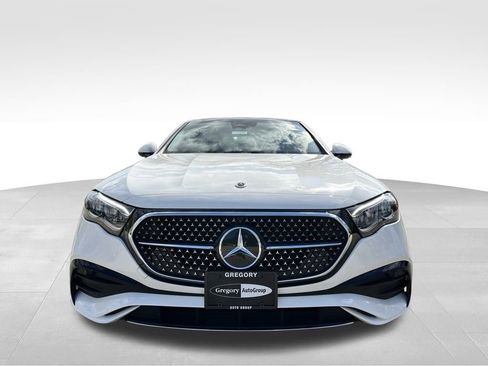 Used 2025 Mercedes-Benz E 350 4MATIC Sedan image 3