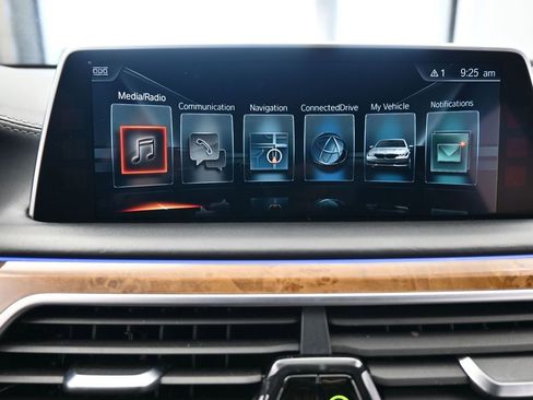 Used 2016 BMW 750i xDrive image 27