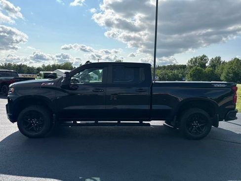 Used 2021 Chevrolet Silverado 1500 LT Trail Boss w/ Convenience Package II AWD/4WD image 2