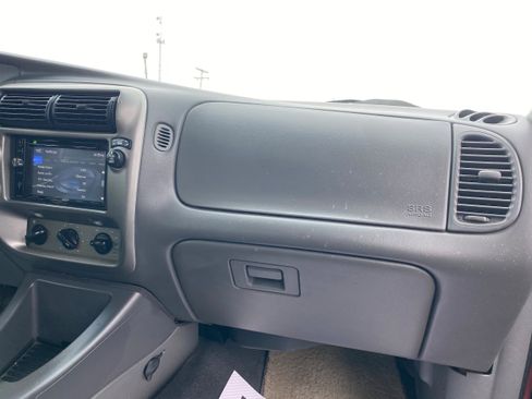 Used 2005 Ford Explorer Sport Trac XLS image 16