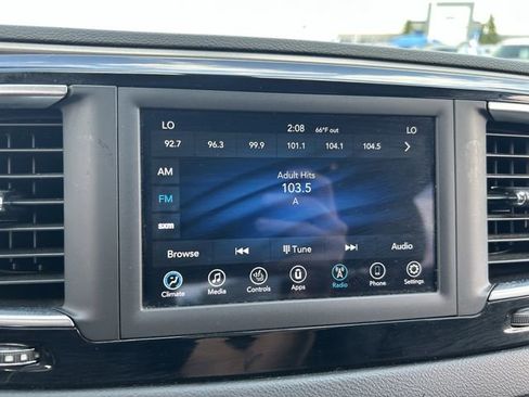 Used 2020 Chrysler Pacifica Touring-L FWD image 12