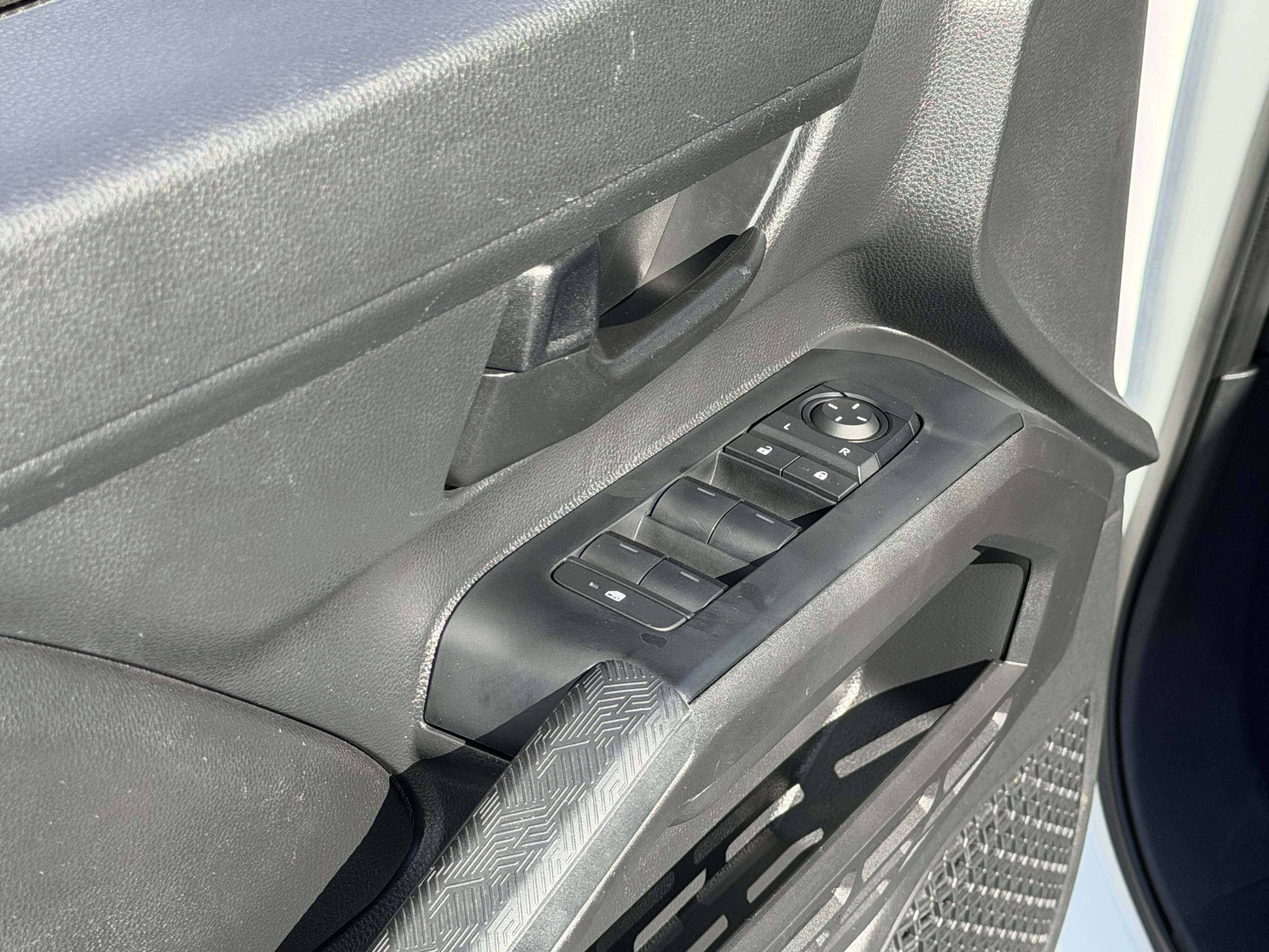 Certified 2025 Toyota Tacoma SR5 AWD/4WD image 22