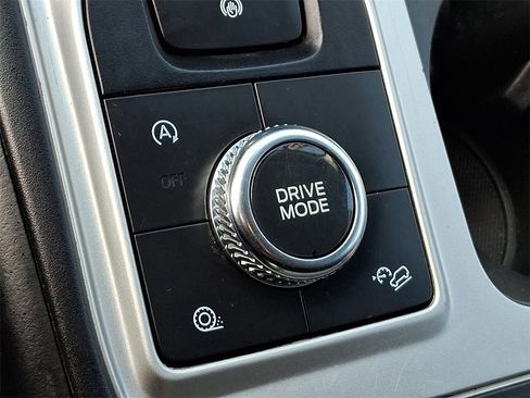 Used 2022 Ford Explorer XLT image 25