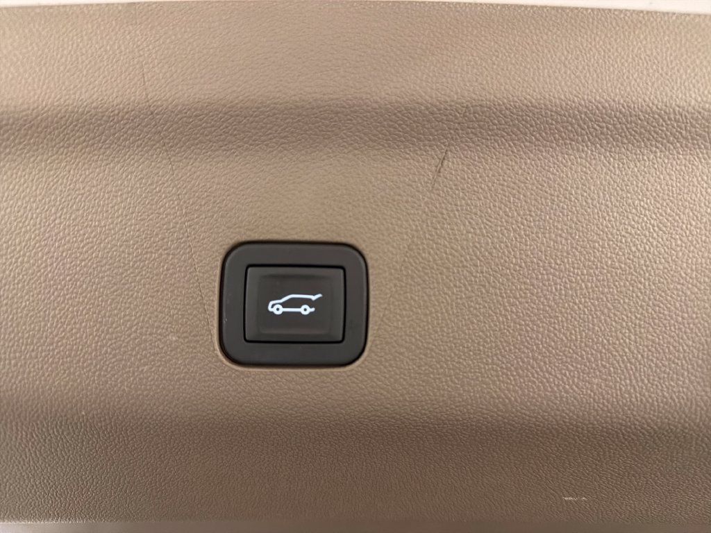 Used 2026 GMC Yukon XL Denali w/ Sun & Power Step Package RWD image 8