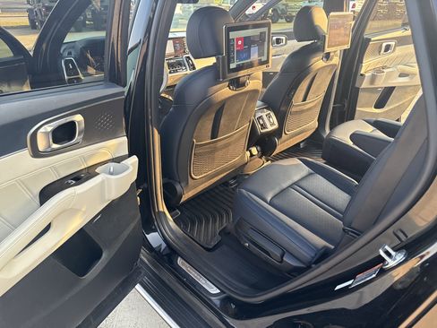 Used 2023 Kia Sorento SX Prestige image 29