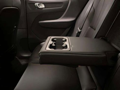 Used 2025 Volvo XC40 B5 Core image 53