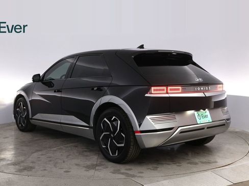 Used 2024 Hyundai Ioniq 5 Limited image 17