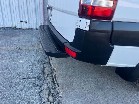 Used 2010 Freightliner Sprinter 2500 image 11