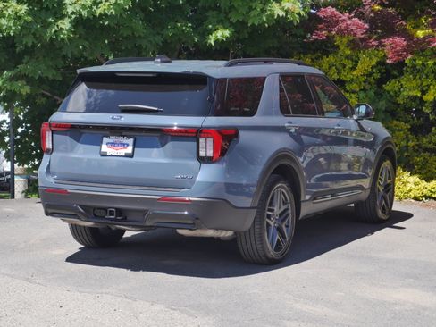 Certified 2025 Ford Explorer ST-Line w/ Premium Package AWD/4WD image 28