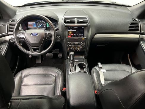 Used 2018 Ford Explorer XLT w/ Equipment Group 202A AWD/4WD image 18
