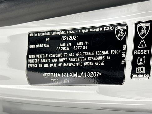 Used 2021 Lamborghini Urus Base image 34