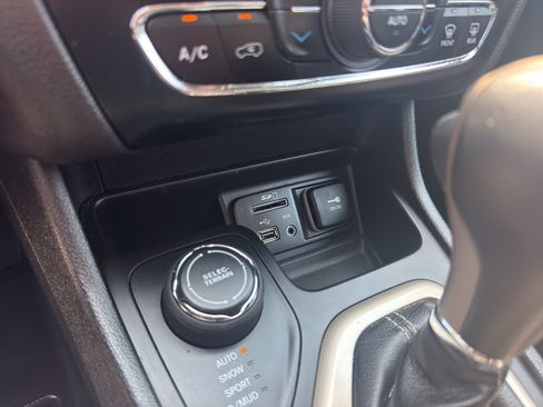 Used 2018 Jeep Cherokee Limited w/ Trailer Tow Group AWD/4WD image 20