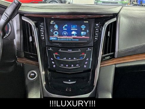 Used 2019 Cadillac Escalade ESV Luxury image 30