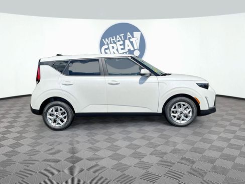 New 2025 Kia Soul LX w/ LX Technology Package image 4