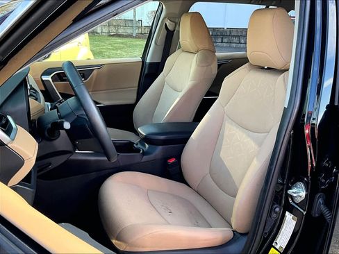 Used 2023 Toyota RAV4 XLE image 10