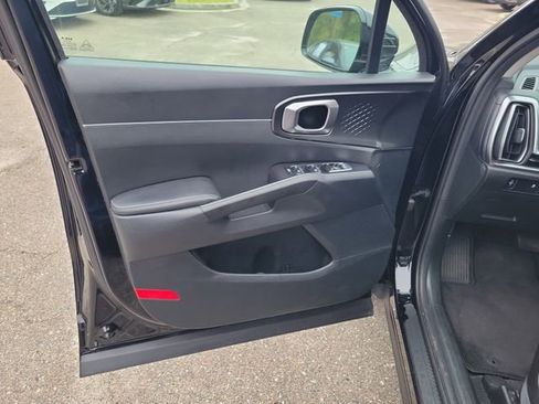 Used 2025 Kia Sorento LX image 10