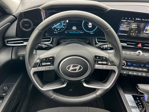 Used 2024 Hyundai Elantra SEL w/ Convenience Package image 14