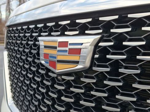 Used 2024 Cadillac Escalade Premium Luxury image 28