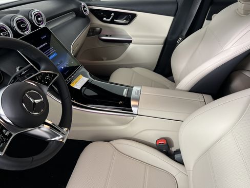 New 2025 Mercedes-Benz GLC 350e 4MATIC image 4