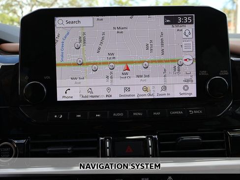 Used 2024 Nissan Pathfinder Platinum image 3