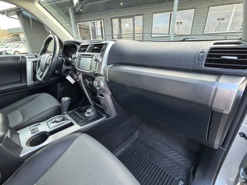 Used 2018 Toyota 4Runner SR5 Premium image 23