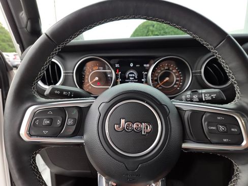 Used 2023 Jeep Wrangler Unlimited Sahara w/ Cold Weather Group AWD/4WD image 23