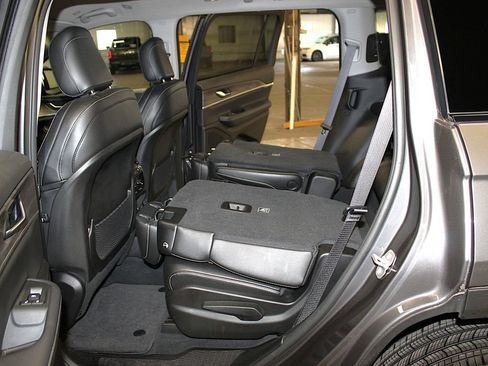 Certified 2023 Jeep Grand Cherokee L Limited AWD/4WD image 29