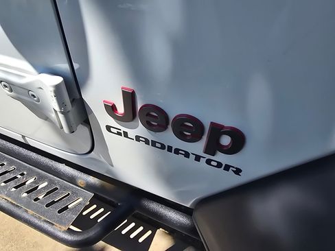Used 2020 Jeep Gladiator Rubicon AWD/4WD image 17