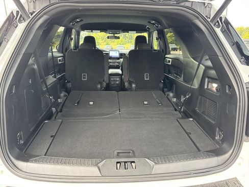 Used 2020 Ford Explorer XLT image 18