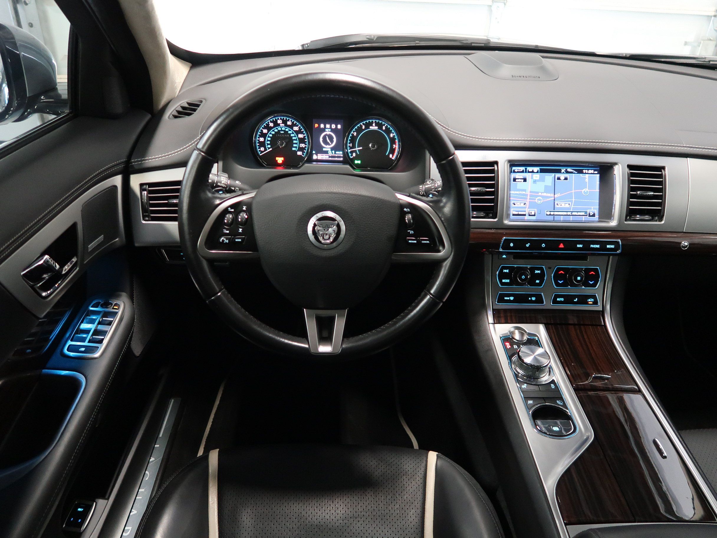 Used 2012 Jaguar XF Portfolio RWD image 14