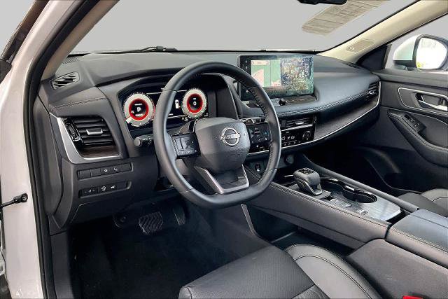 Certified 2025 Nissan Rogue Platinum w/ Platinum Premium Package FWD image 18