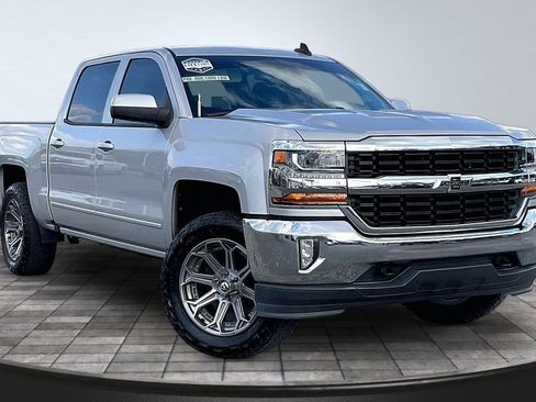 Used 2018 Chevrolet Silverado 1500 LT w/ All Star Edition image 12