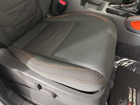 Used 2025 Nissan Frontier PRO-4X AWD/4WD image 30