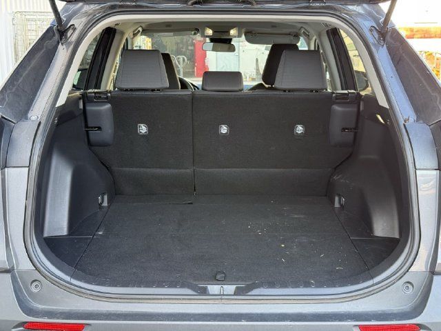 Used 2025 Toyota RAV4 XLE FWD image 32