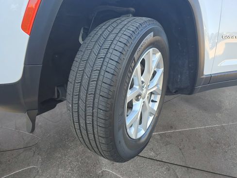 Certified 2023 Jeep Grand Cherokee Limited AWD/4WD image 31