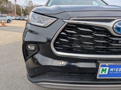 Used 2024 Toyota Highlander Platinum image 10